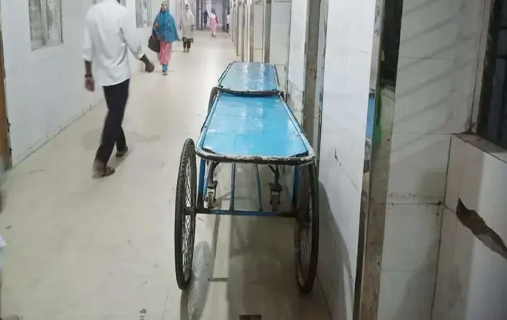 শেবাচিমে ৫ হাজার রোগীর জন্য ট্রলি মাত্র ৯-১০টি, চরম ভোগান্তি